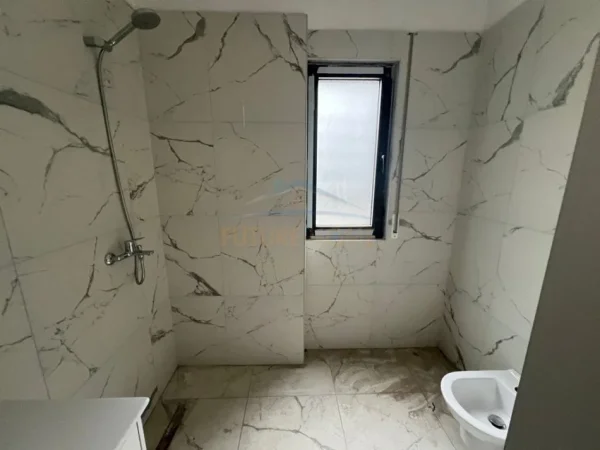 Tirane, jepet me qera apartament 2+1 Kati 2, 100 m² 800 € (DON BOSKO)