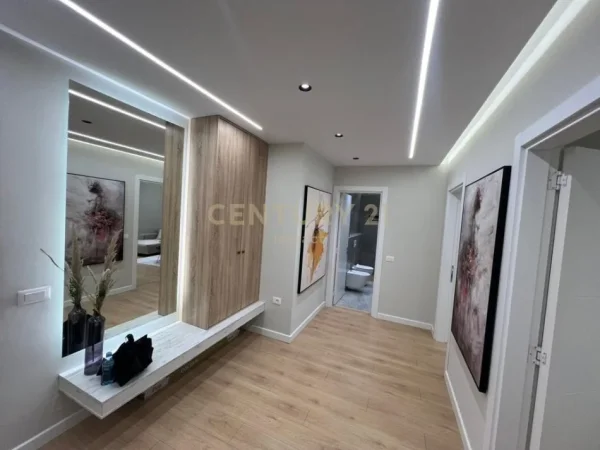 Tirane, shitet apartament 2+1 Kati 8, 116 m² 