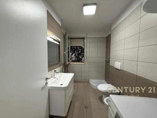 Tirane, jepet me qera apartament 1+1 Kati 2, 78 m² 580 € 