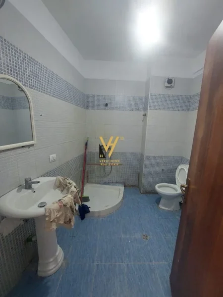 Tirane, jepet me qera apartament 2+1+Ballkon Kati 3, 120 m² 400 € (ASTIR)