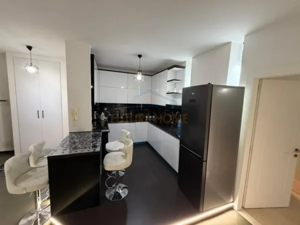 Tirane, jepet me qera ambjent biznesi Kati 0, 85 m² 1.150 € (Rruga e Kosovareve)