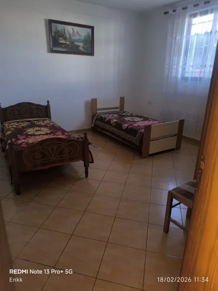 Tirane, jap me qera shtepi 2+1+Ballkon Kati 1, 75 m² 350 € (Rruga Krist Maloki)