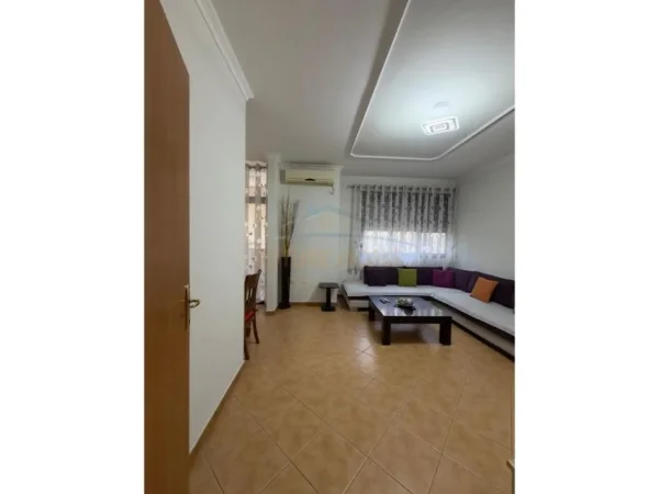 Tirane, jepet me qera apartament 2+1 Kati 4, 113 m² 600 € (Panorama)