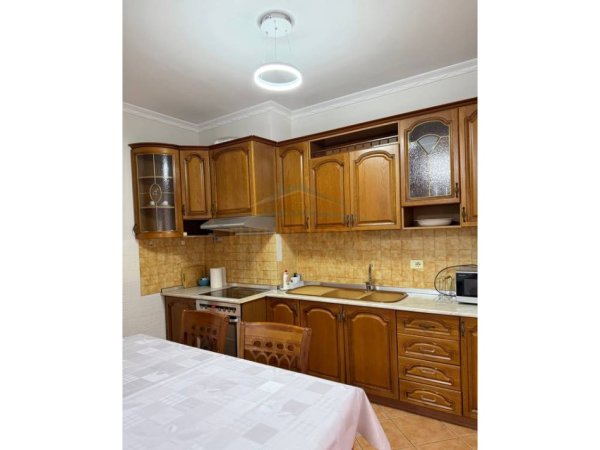 Tirane, jepet me qera apartament 2+1 Kati 4, 113 m² 600 € (Panorama)