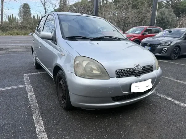 Tirane, shes makine Toyota Yaris Benzin, gri metalizato manuale Kondicioner 230.000 km 2.100 €