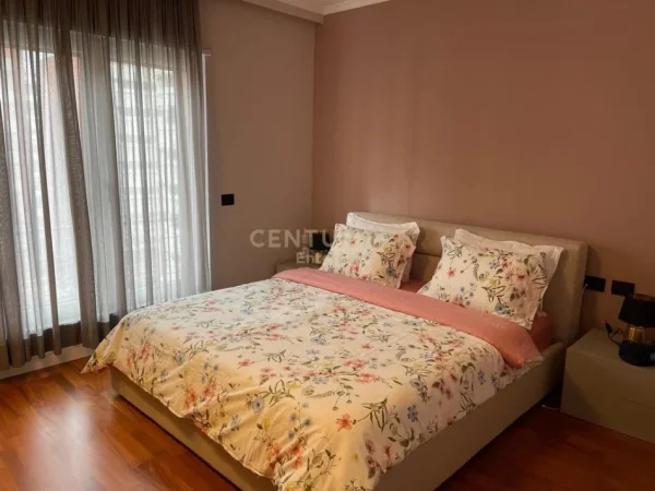 Tirane, jepet me qera apartament 2+1 Kati 6, 120 m² 1.200 € (Kompleksi Delijorgji)