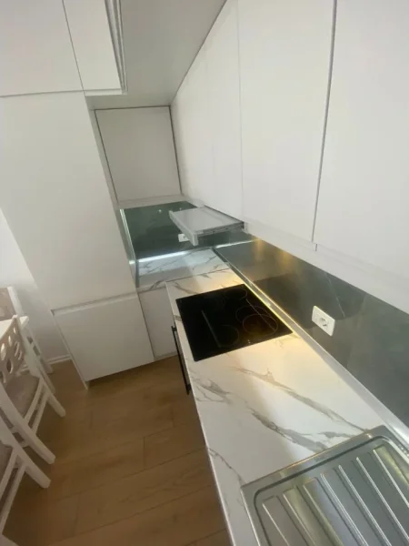 Tirane, jepet me qera apartament 1+1 Kati 3, 74 m² 550 € (5 MAJI)