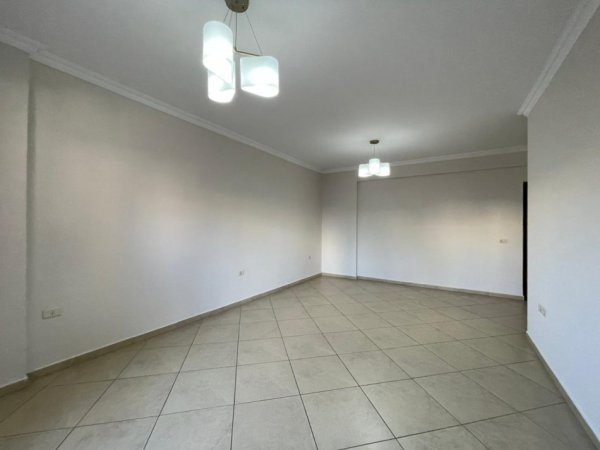 Tirane, jepet me qera zyre Kati 3, 120 m² 900 € (Rruga e Kavajes)