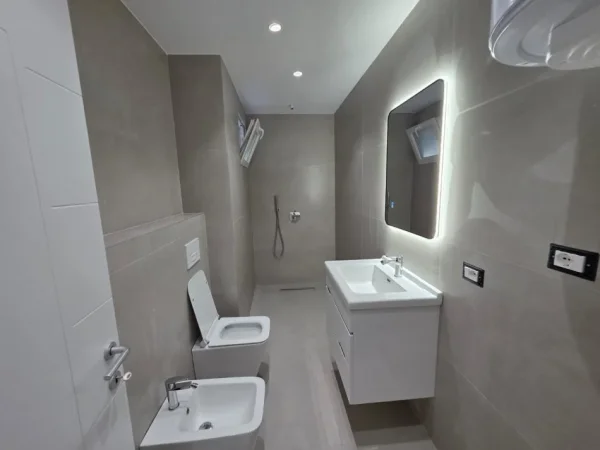 Tirane, shitet apartament 2+1 Kati 1, 74 m² 165.000 € (Oxhaku Pediatria ,rruga Kongresi i Manastirit)