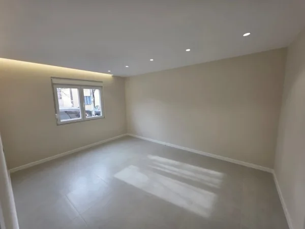 Tirane, shitet apartament 2+1 Kati 1, 74 m² 165.000 € (Oxhaku Pediatria ,rruga Kongresi i Manastirit)