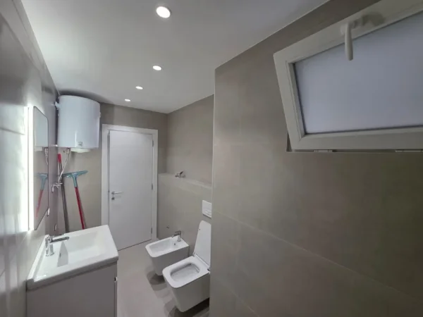 Tirane, shitet apartament 2+1 Kati 1, 74 m² 165.000 € (Oxhaku Pediatria ,rruga Kongresi i Manastirit)