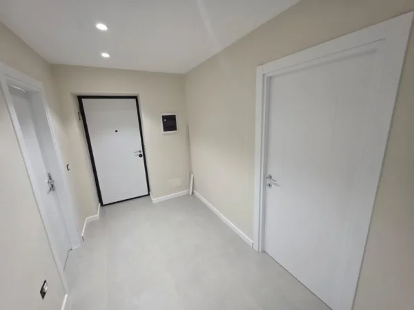 Tirane, shitet apartament 2+1 Kati 1, 74 m² 165.000 € (Oxhaku Pediatria ,rruga Kongresi i Manastirit)