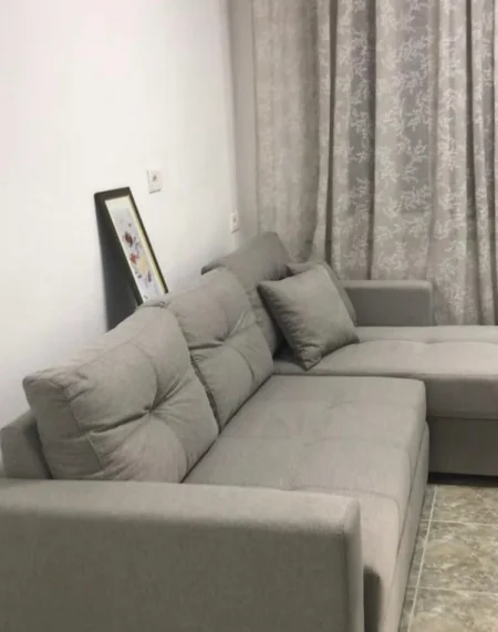 Tirane, jepet me qera apartament 1+1 Kati 3, 80 m² 550 € (RRUGA E DIBRES)