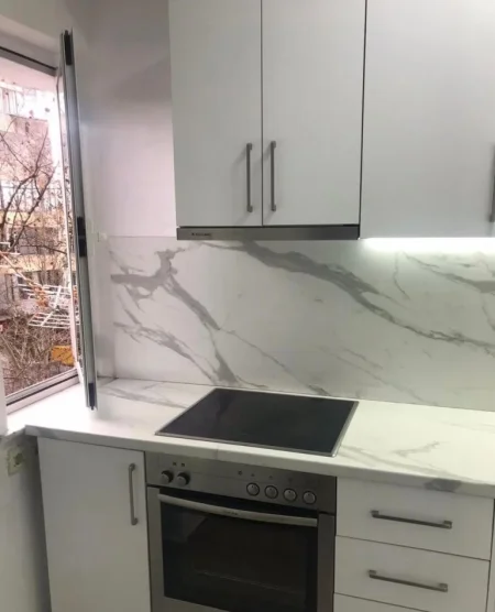 Tirane, jepet me qera apartament 1+1 Kati 3, 80 m² 550 € (RRUGA E DIBRES)