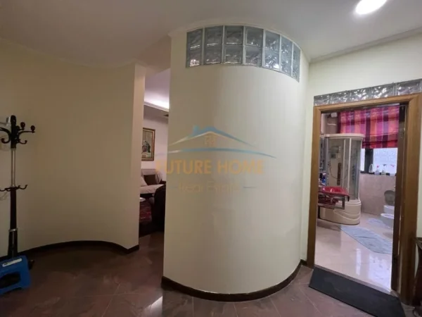 Tirane, jepet me qera apartament 2+1 Kati 7, 125 m² 700 € (ZOGU)