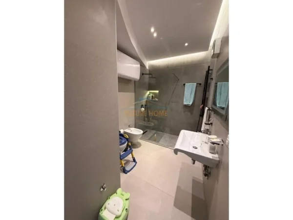 Tirane, shitet apartament+verande | Penthouse 3+1 Kati 1, 240 m² 335.000 € 