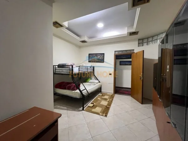 Tirane, jepet me qera apartament 2+1 Kati 7, 125 m² 700 € (ZOGU)