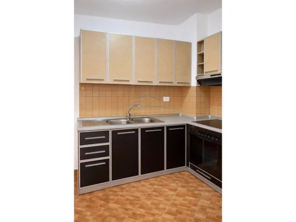 Tirane, jepet me qera apartament 1+1+Ballkon Kati 4, 67 m² 400 € (Unaza e Re, Tiranë)