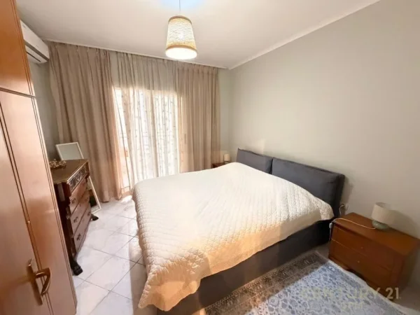 Tirane, jepet me qera apartament 1+1+Ballkon Kati 7, 54 m² 600 € (komuna e parisit)
