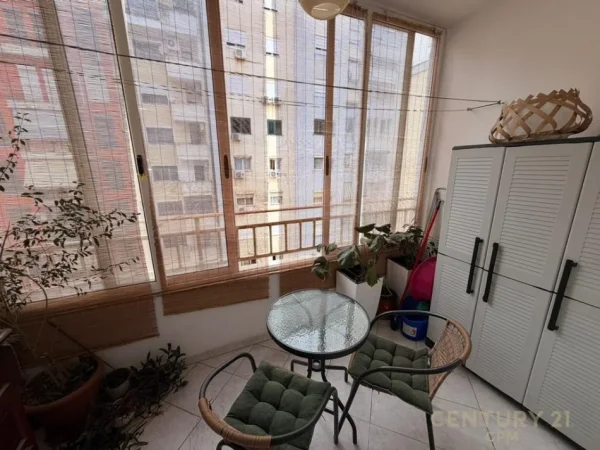 Tirane, jepet me qera apartament 1+1+Ballkon Kati 7, 54 m² 600 € (komuna e parisit)