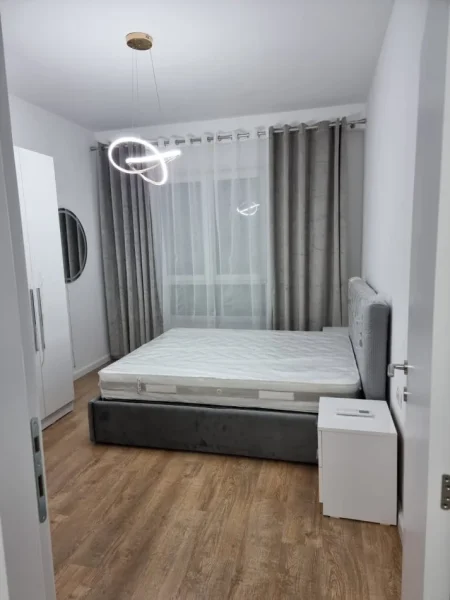 Tirane, jepet me qera apartament 1+1+Ballkon Kati 4, 70 m² 850 € (KOMUNA E PARISIT)