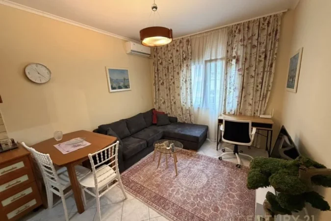Tirane, jepet me qera apartament 1+1 Kati 7, 54 m² 600 € (Komuna e Parisit)