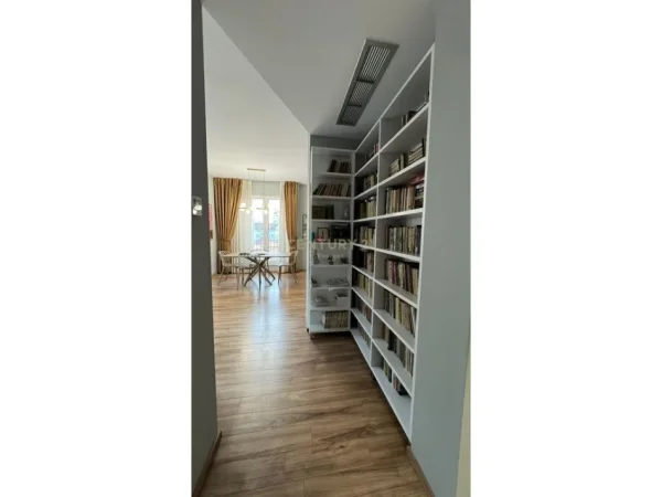 Tirane, shitet apartament 2+1 Kati 4, 110 m² 260.000 € (Farmacia 10)