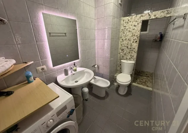 Tirane, jepet me qera apartament 1+1 Kati 7, 54 m² 600 € (Komuna e Parisit)