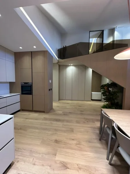 Tirane, jepet me qera apartament 3+1+Ballkon Kati 6, 180 m² 2.000 € (Kodra e Diellit)