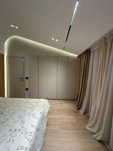 Tirane, jepet me qera apartament 3+1+Ballkon Kati 6, 180 m² 2.000 € (Kodra e Diellit)