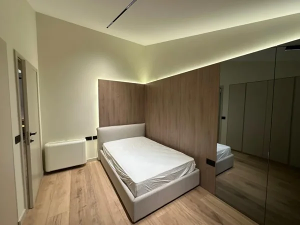 Tirane, jepet me qera apartament 3+1+Ballkon Kati 6, 180 m² 2.000 € (Kodra e Diellit)