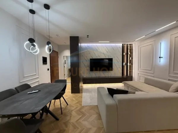 Tirane, shitet apartament 2+1+Ballkon Kati 2, 105 m² 242.000 € (Kopshti Botanik, Tiranë)