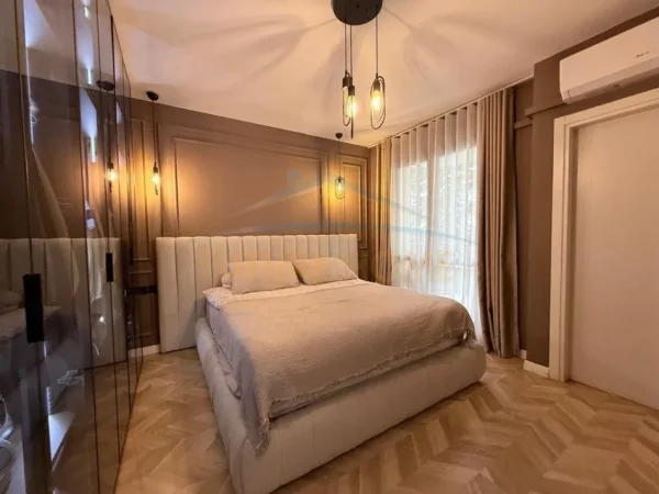 Tirane, shitet apartament 2+1+Ballkon Kati 2, 105 m² 242.000 € (Kopshti Botanik, Tiranë)