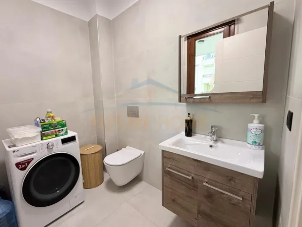 Tirane, shitet apartament 2+1+Ballkon Kati 2, 105 m² 242.000 € (Kopshti Botanik, Tiranë)