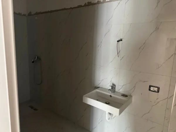 Tirane, shitet apartament 2+1+Ballkon Kati 2, 127 m² 190.500 € (sauk i vjeter)