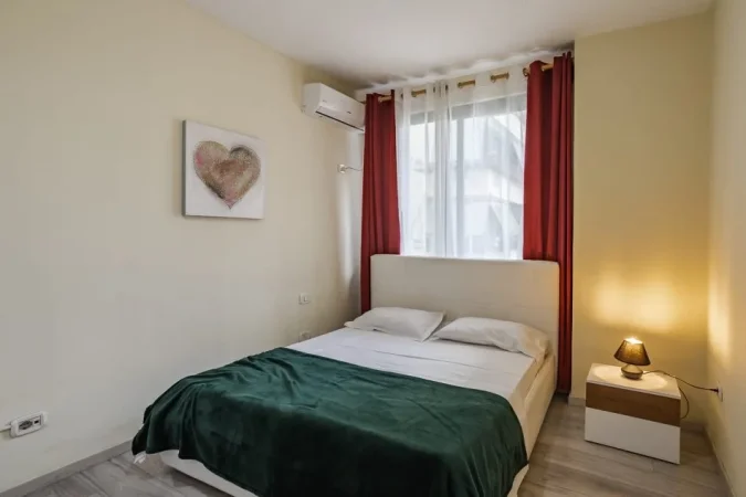 Tirane, jepet me qera apartament 3+1+2 Kati 4, 150 m² 1.100 € (Ish Ekspozita ,Myslym Shyri)