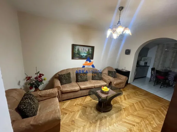 Tirane, jepet me qera apartament 2+1+Ballkon , 78 m² 520 € 