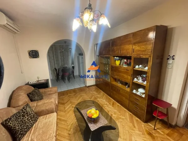 Tirane, jepet me qera apartament 2+1+Ballkon , 78 m² 520 € 