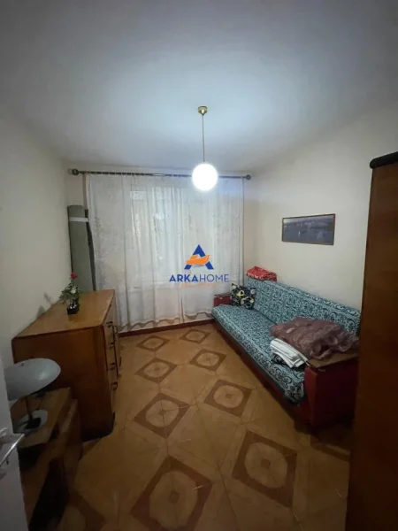 Tirane, jepet me qera apartament 2+1+Ballkon , 78 m² 520 € 
