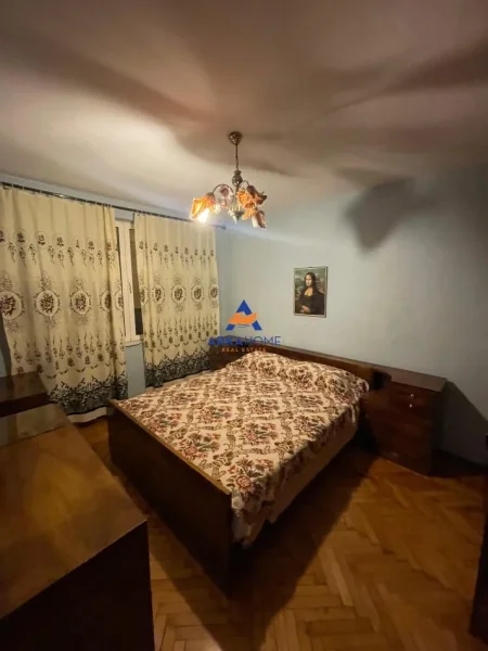 Tirane, jepet me qera apartament 2+1+Ballkon , 78 m² 520 € 