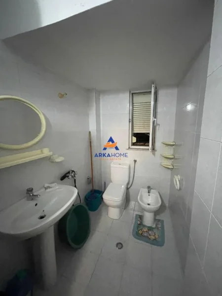 Tirane, jepet me qera apartament 2+1+Ballkon , 78 m² 520 € 