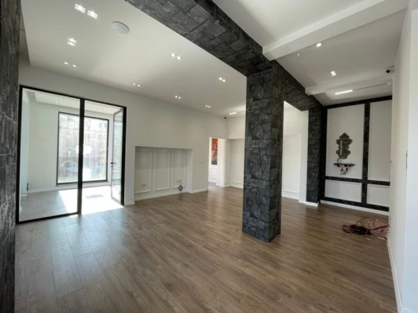 Tirane, jepet me qera ambjent biznesi Kati 1, 76 m² 1.500 € (Perball Taivanit)