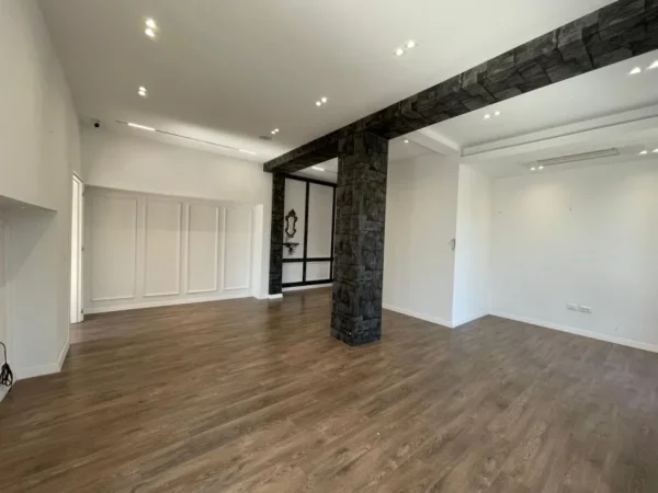 Tirane, jepet me qera ambjent biznesi Kati 1, 76 m² 1.500 € (Perball Taivanit)