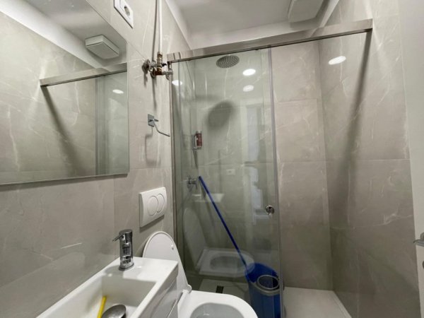 Tirane, jepet me qera ambjent biznesi Kati 1, 76 m² 1.500 € (Perball Taivanit)