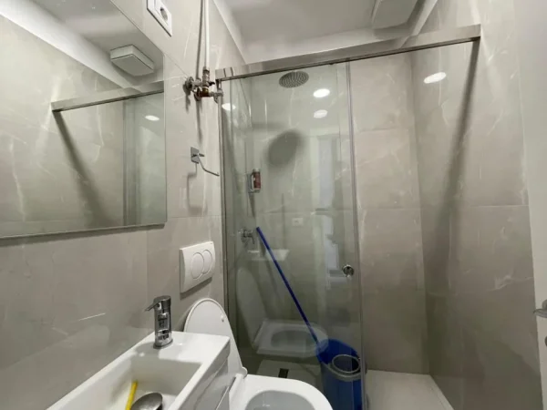 Tirane, jepet me qera ambjent biznesi Kati 1, 76 m² 1.500 € (Perball Taivanit)