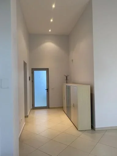 Tirane, shitet ambjent biznesi Kati 1, 40 m² 128.000 € (rruga bardhyl)