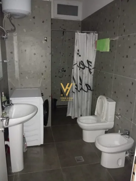 Tirane, jepet me qera apartament 2+1+Ballkon Kati 6, 110 m² 700 € (5 MAJI)