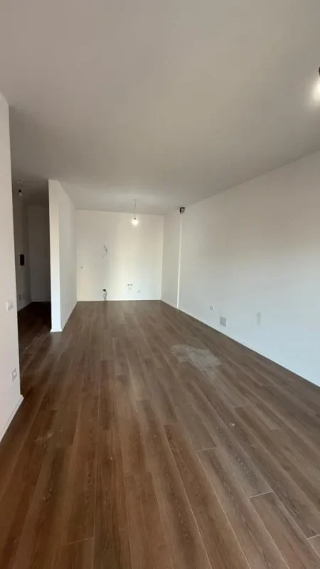 Tirane, jepet me qera apartament 1+1 Kati 4, 83 m² 1.000 € (Rruga e Kavajes)