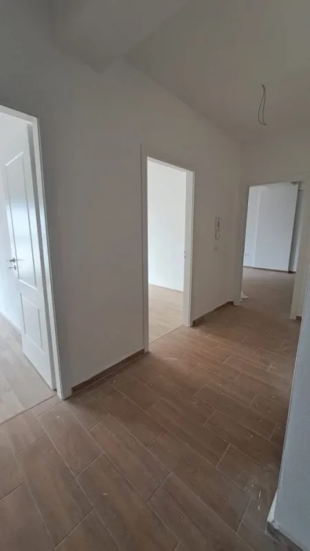 Tirane, jepet me qera apartament 2+1 Kati 4, 100 m² 550 € (ASTIR)