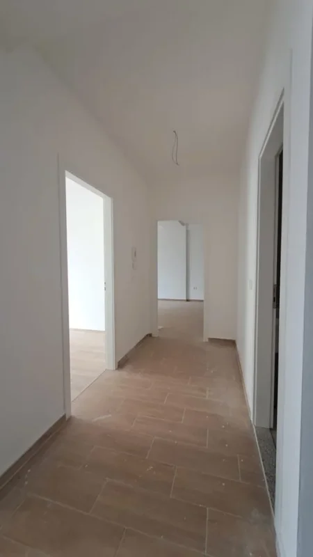 Tirane, jepet me qera apartament 2+1 Kati 4, 100 m² 550 € (ASTIR)